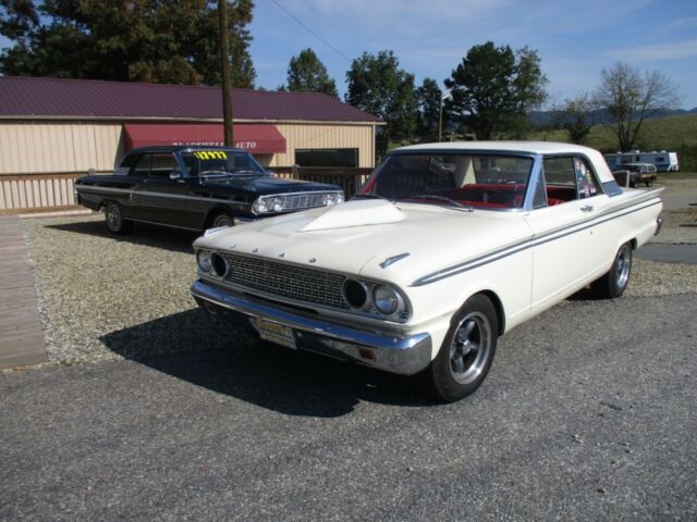 Ford Fairlane 1963 image number 2