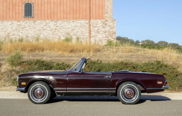 Mercedes-Benz SL-Class 1968 image number 1