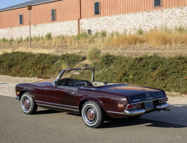 Mercedes-Benz SL-Class 1968 image number 26