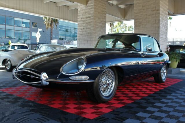 Jaguar E-Type 1968 image number 1