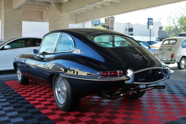 Jaguar E-Type 1968 image number 27