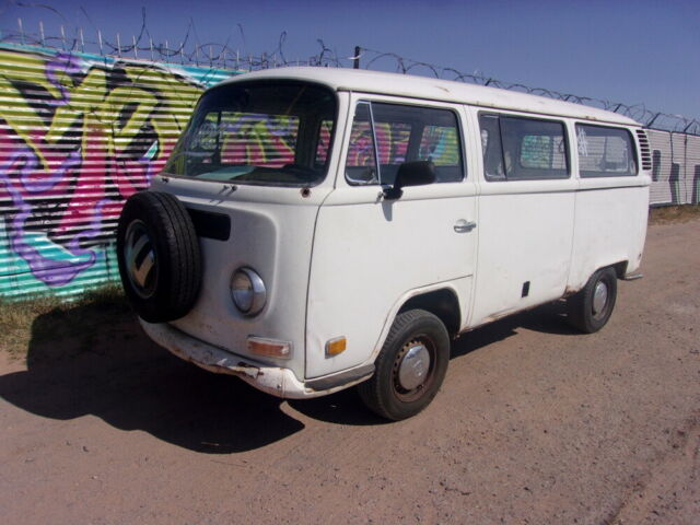 Volkswagen Combi 1972 image number 0