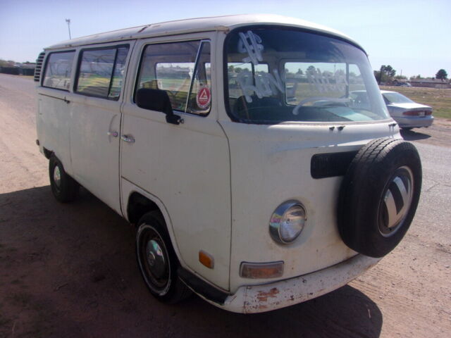 Volkswagen Combi 1972 image number 14