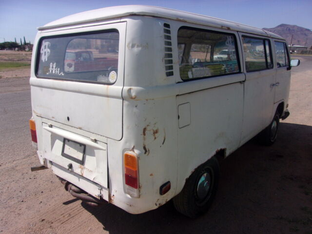 Volkswagen Combi 1972 image number 15