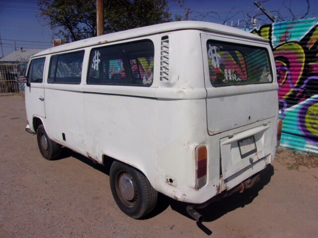 Volkswagen Combi 1972 image number 17