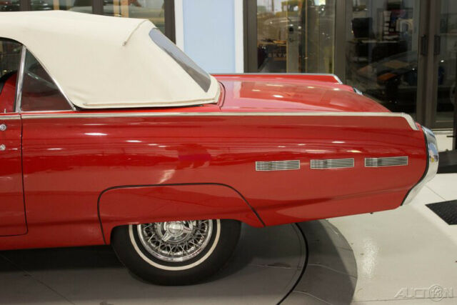 Ford Thunderbird 1962 image number 16