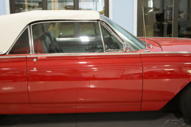 Ford Thunderbird 1962 image number 21