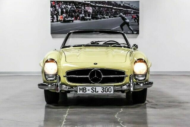 Mercedes-Benz SL-Class 1961 image number 1