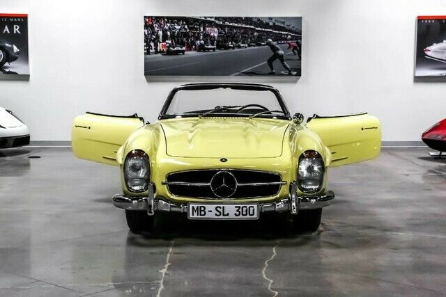 Mercedes-Benz SL-Class 1961 image number 14