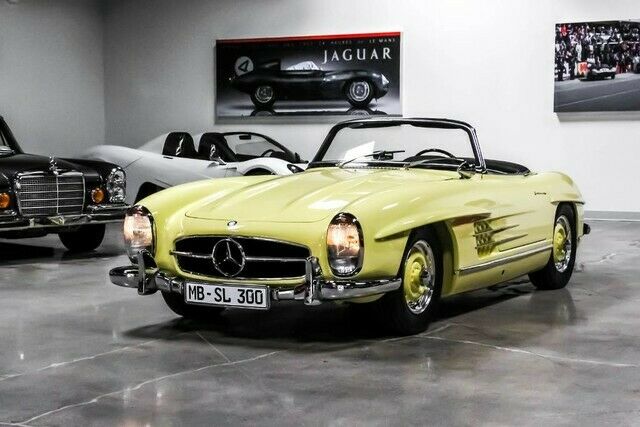 Mercedes-Benz SL-Class 1961 image number 15