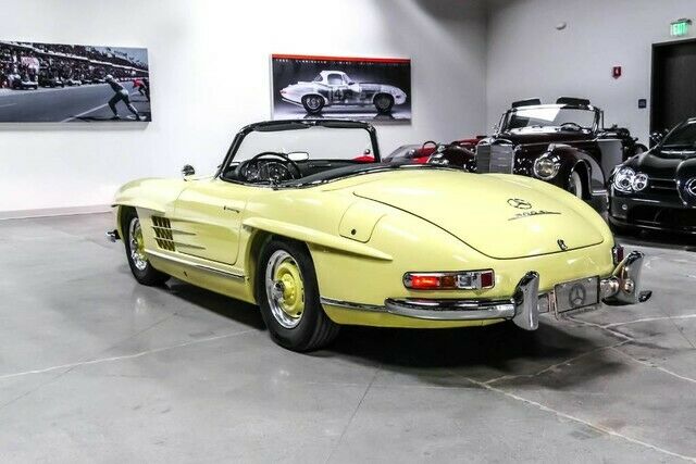 Mercedes-Benz SL-Class 1961 image number 17