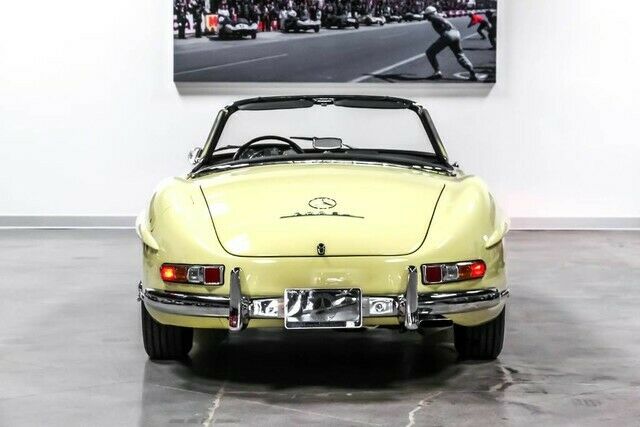 Mercedes-Benz SL-Class 1961 image number 18