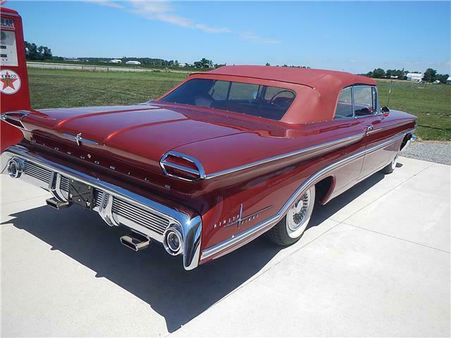 Oldsmobile Ninety-Eight 1960 image number 11