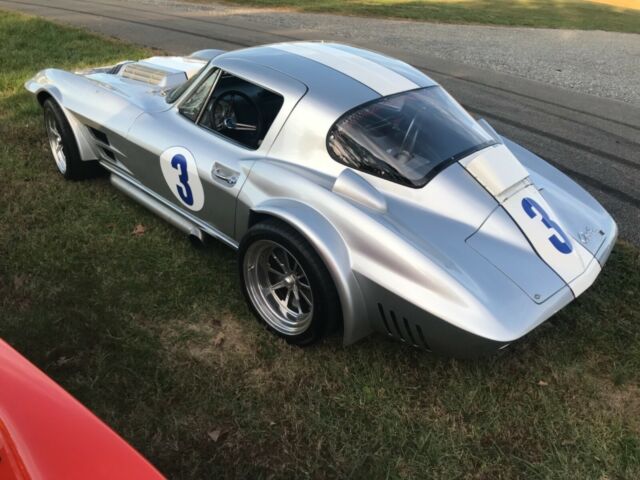 Chevrolet Corvette 1963 image number 1