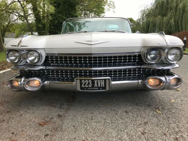 Cadillac DeVille 1959 image number 2