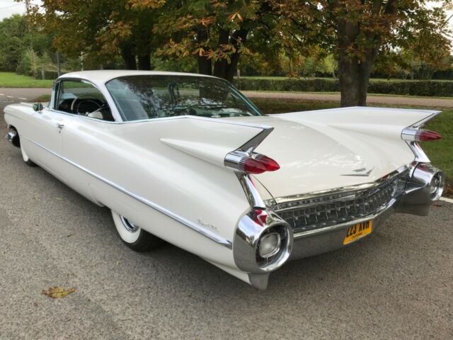 Cadillac DeVille 1959 image number 25