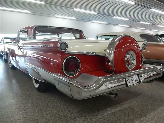 FORD FAIRLANE 500 SKYLINER 1959 image number 29