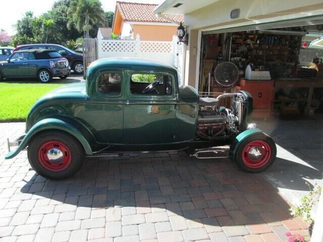 Ford 5 Window Coupe 1932 image number 0