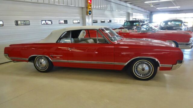 Oldsmobile 442 1965 image number 0