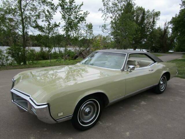 Buick Riviera 1969 image number 2