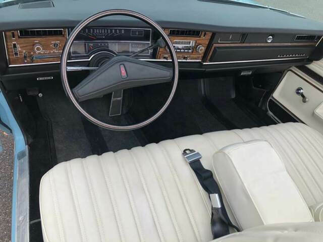 Oldsmobile Eighty-Eight 1975 image number 12