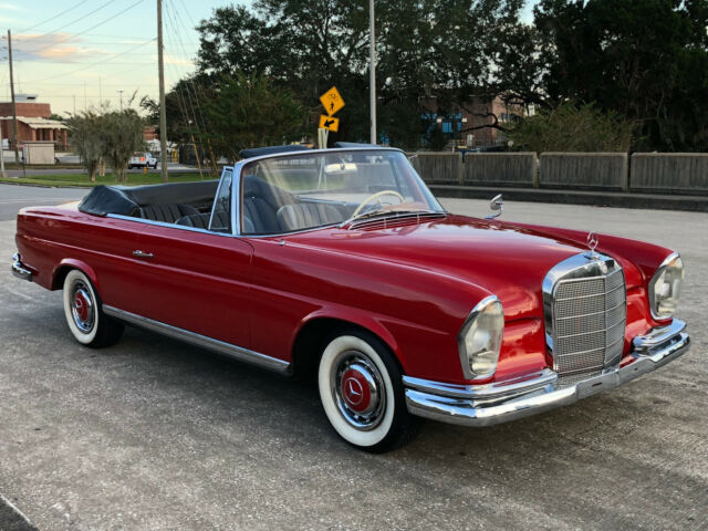 Mercedes-Benz 200-Series 1963 image number 24