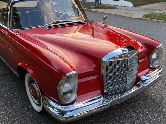 Mercedes-Benz 200-Series 1963 image number 39