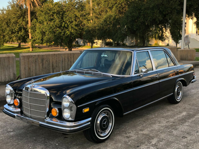 Mercedes-Benz 300-Series 1971 image number 1