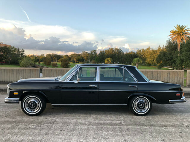 Mercedes-Benz 300-Series 1971 image number 2