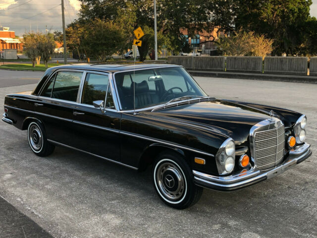 Mercedes-Benz 300-Series 1971 image number 24