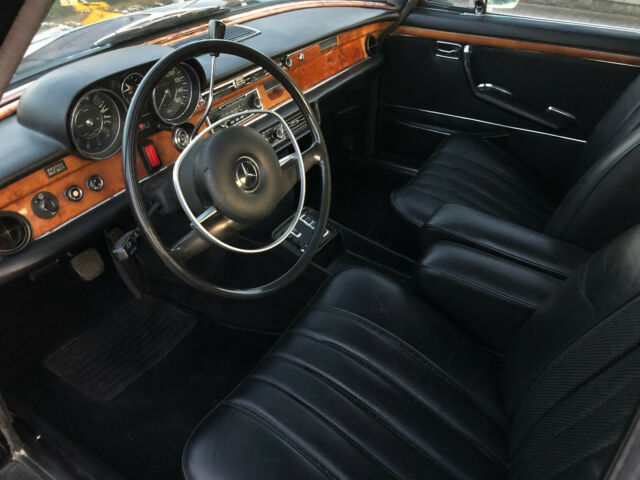 Mercedes-Benz 300-Series 1971 image number 8