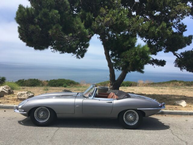 Jaguar E-Type 1963 image number 12