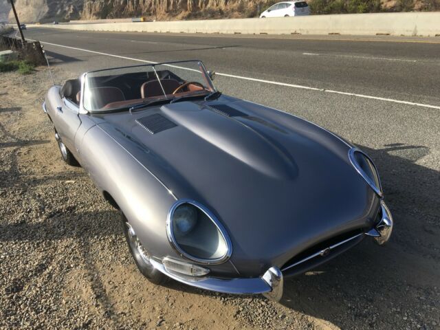 Jaguar E-Type 1963 image number 18