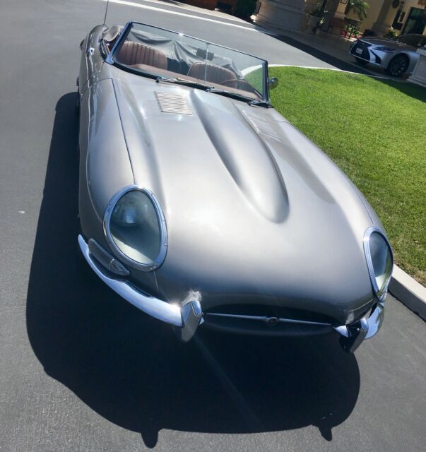 Jaguar E-Type 1963 image number 27