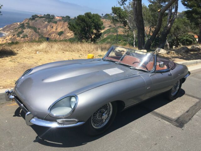 Jaguar E-Type 1963 image number 28