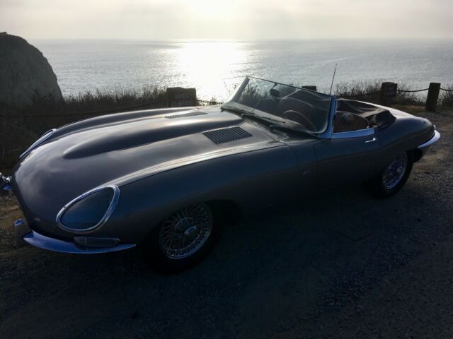 Jaguar E-Type 1963 image number 31