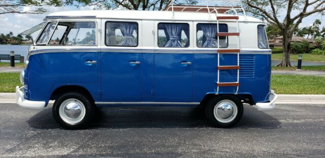 Volkswagen Bus/Vanagon 1975 image number 2