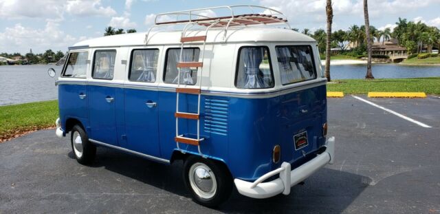 Volkswagen Bus/Vanagon 1975 image number 29