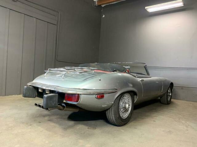 Jaguar E-Type 1974 image number 12