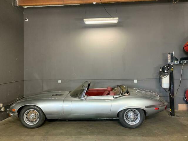 Jaguar E-Type 1974 image number 29