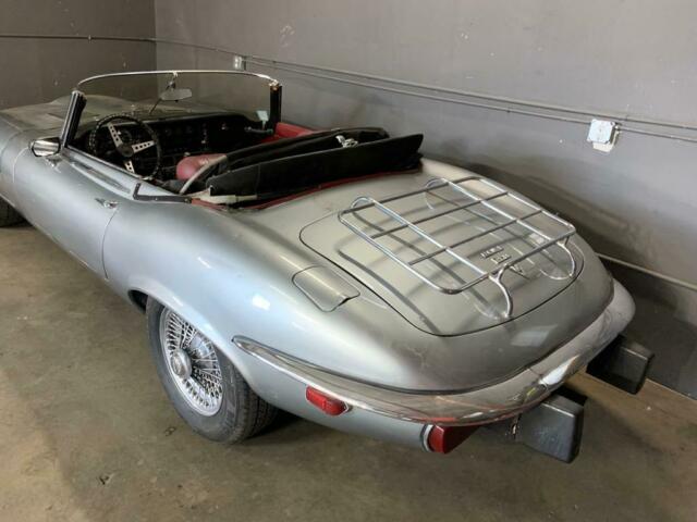 Jaguar E-Type 1974 image number 32