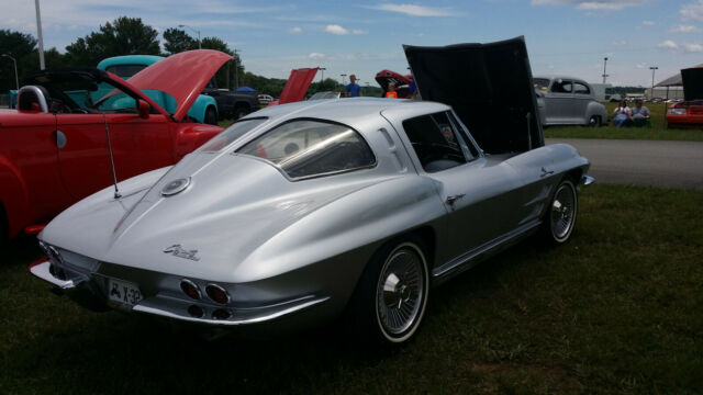 Chevrolet Corvette 1963 image number 13