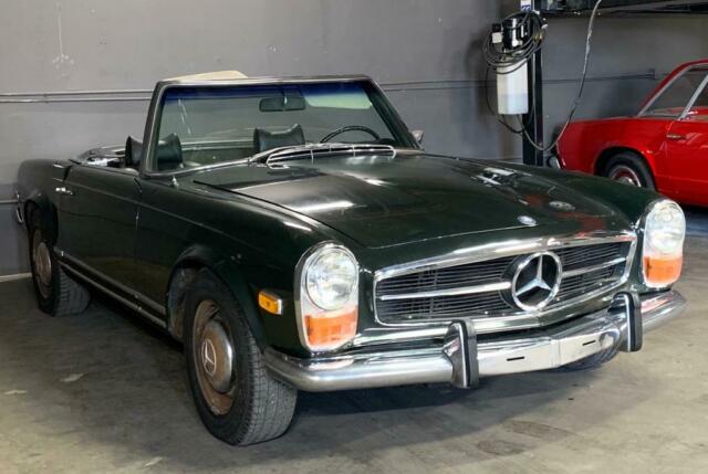 Mercedes-Benz SL-Class 1968 image number 27