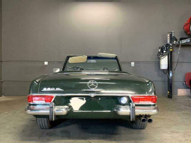 Mercedes-Benz SL-Class 1968 image number 31