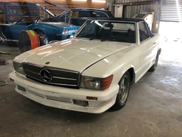 Mercedes-Benz SL-Class 1977 image number 0