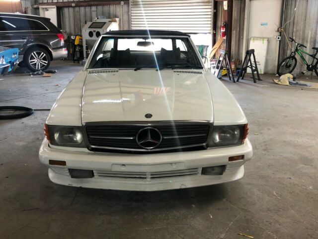 Mercedes-Benz SL-Class 1977 image number 1