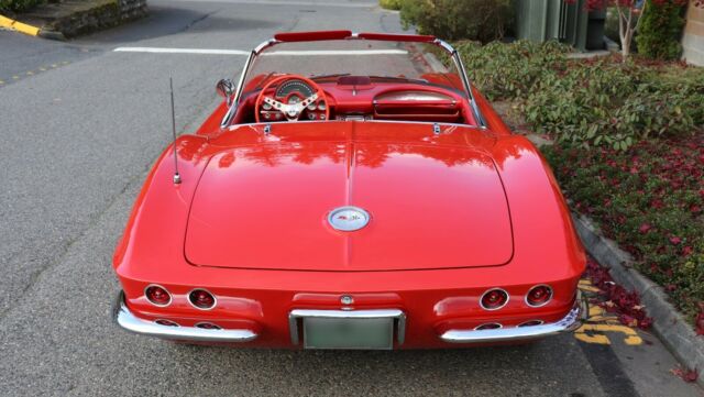 Chevrolet Corvette 1961 image number 30