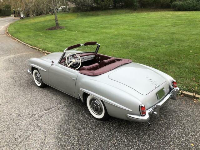 Mercedes-Benz SL-Class 1961 image number 35