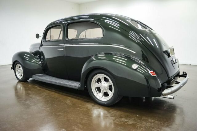 Ford Tudor 1940 image number 28