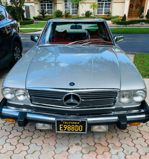 Mercedes-Benz SL-Class 1979 image number 0